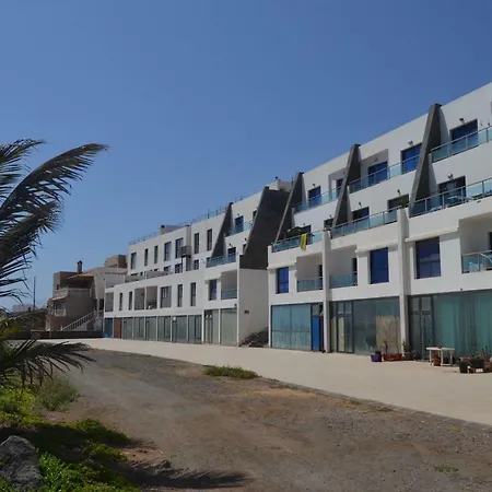 아파트 Sunrise Apartment, First Line Ocean View *